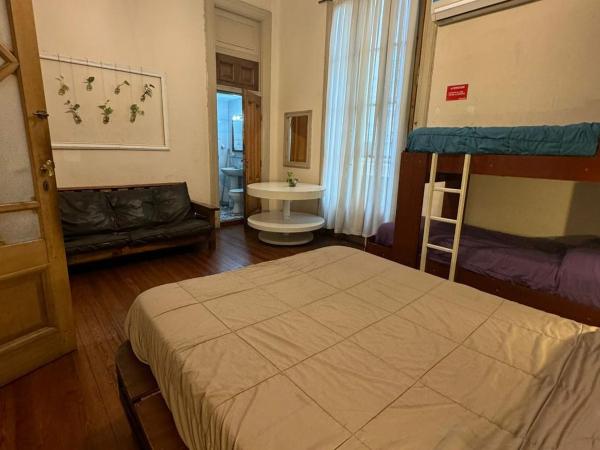 High Hostel Rosario : photo 5 de la chambre chambre familiale avec salle de bains privative