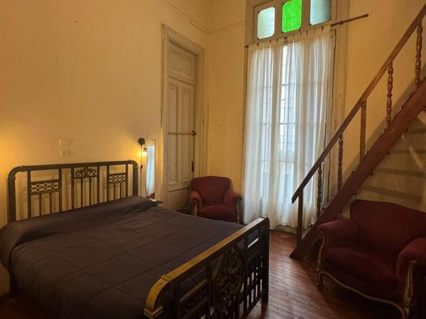 High Hostel Rosario : photo 1 de la chambre chambre triple avec salle de bains privative