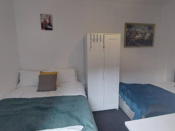 St Pancras Private Rooms : photo 1 de la chambre chambre triple avec terrasse