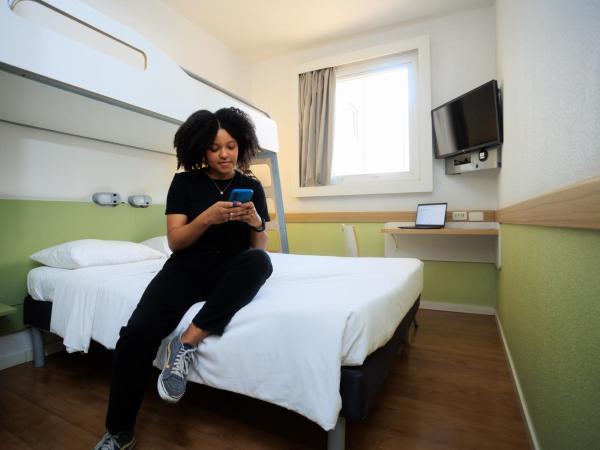 ibis budget Belo Horizonte Minascentro : photo 1 de la chambre chambre avec lit double et lits superposés