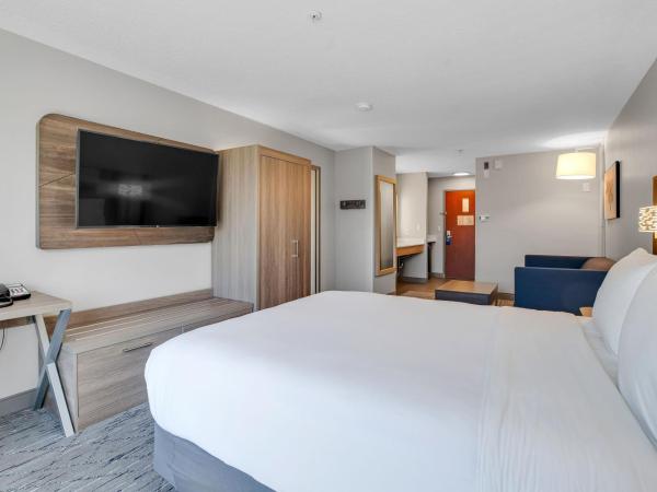 Holiday Inn Express Hotel & Suites Portland - Jantzen Beach, an IHG Hotel : photo 5 de la chambre standard king room with extra floor space