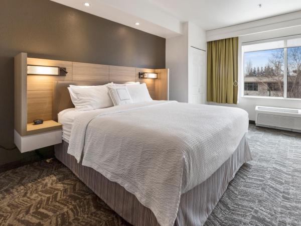 SpringHill Suites by Marriott Sacramento Natomas : photo 3 de la chambre suite lit king-size avec canapé-lit et lit gigogne