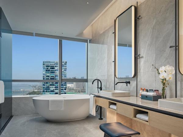 Crowne Plaza Hangzhou Riverside, an IHG Hotel : photo 2 de la chambre one-bedroom king suite with river view - living and dinning area