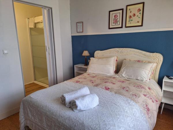 Villa Margarida : photo 7 de la chambre chambre lit queen-size - vue sur jardin