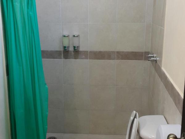 Hostal La Ermita : photo 6 de la chambre chambre simple avec salle de bains commune