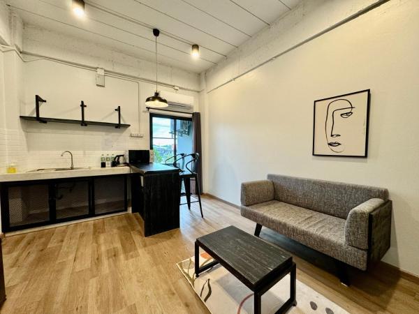 The51Hometel : photo 9 de la chambre chambre triple exécutive