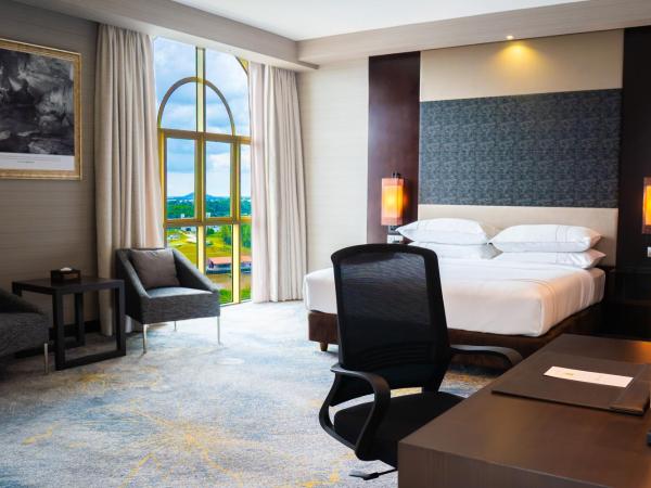 The Waterfront Hotel Kuching : photo 5 de la chambre nisa addina suite