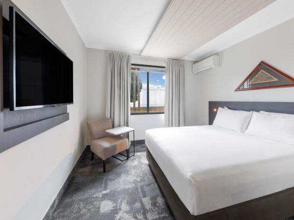 JetPark Auckland Airport Hotel : photo 4 de la chambre chambre lit queen-size 