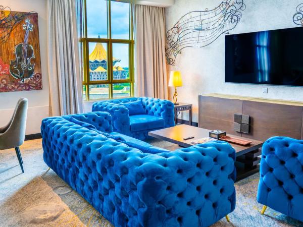 The Waterfront Hotel Kuching : photo 6 de la chambre nisa addina suite