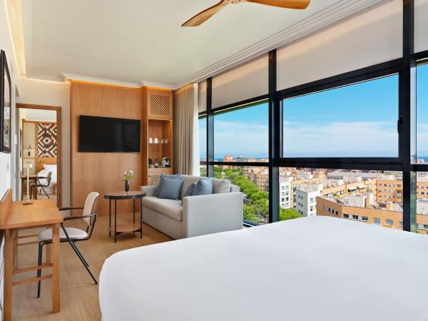 H10 Marina Barcelona : photo 3 de la chambre suite junior privilège avec accès au spa