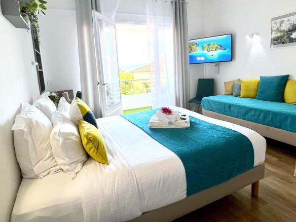 Hotel L'Escapade : photo 1 de la chambre chambre lit king-size avec balcon