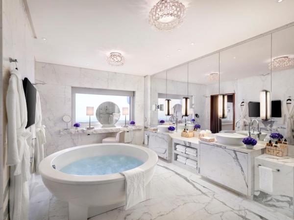 Taj Palace, New Delhi : photo 2 de la chambre presidential suite king bed pool view