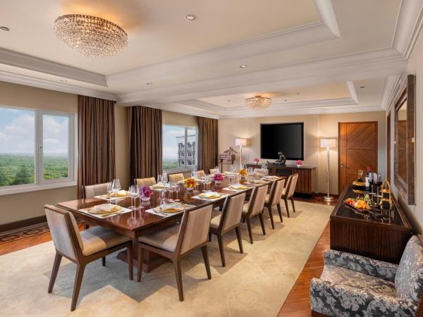 Taj Palace, New Delhi : photo 10 de la chambre presidential suite king bed pool view