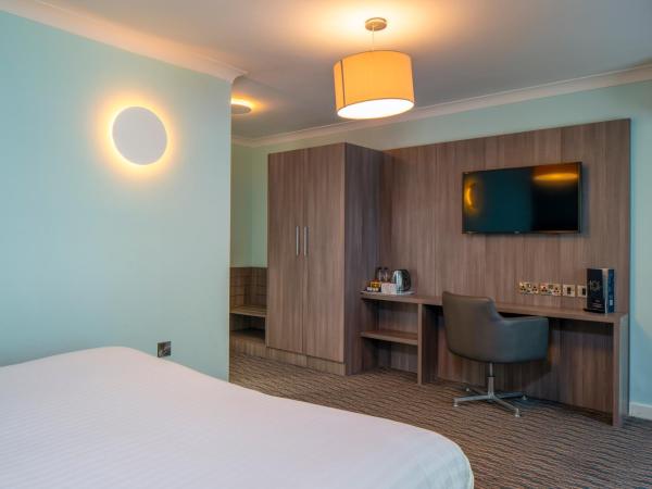 London Chigwell Prince Regent Hotel, BW Signature Collection : photo 3 de la chambre superior family room with one king bed and sofa bed - non-smoking