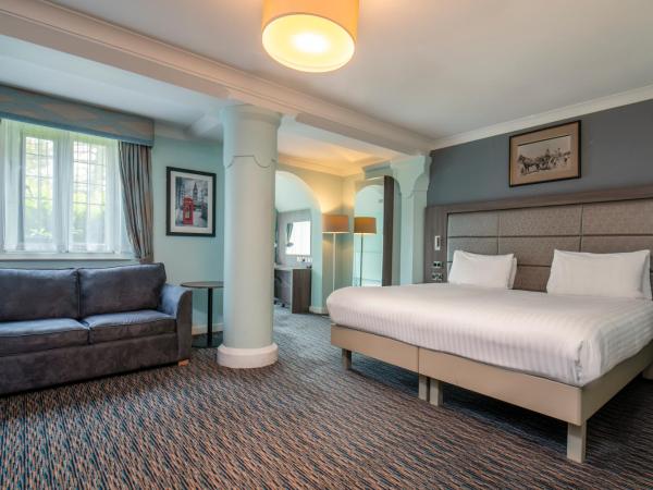 London Chigwell Prince Regent Hotel, BW Signature Collection : photo 2 de la chambre superior family room with one king bed and sofa bed - non-smoking