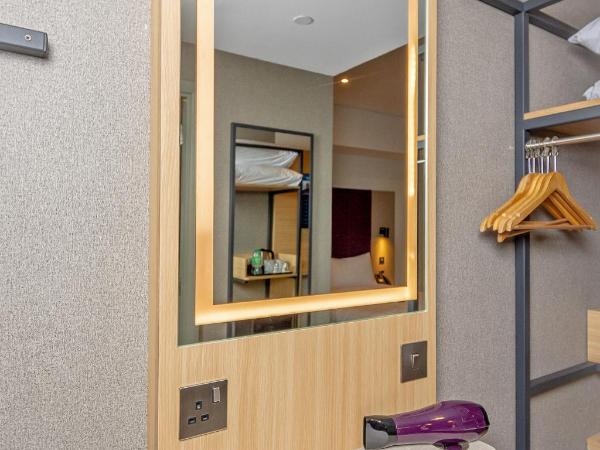 Premier Inn Dubai International Airport : photo 9 de la chambre new style double room -non smoking- free dxb airport shuttle every 30min to t1&3