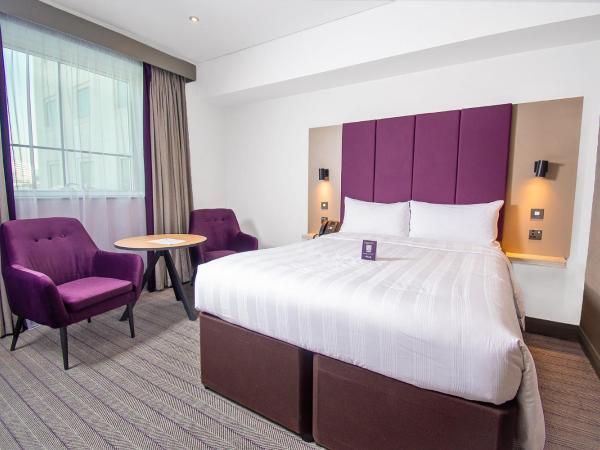 Premier Inn Dubai International Airport : photo 2 de la chambre new style double room -non smoking- free dxb airport shuttle every 30min to t1&3