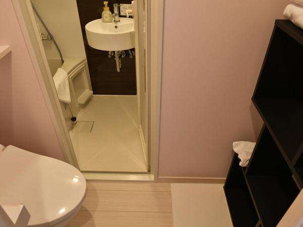 CRYSTAL & RESORT FUKUOKA : photo 3 de la chambre chambre double Économique avec petit lit double