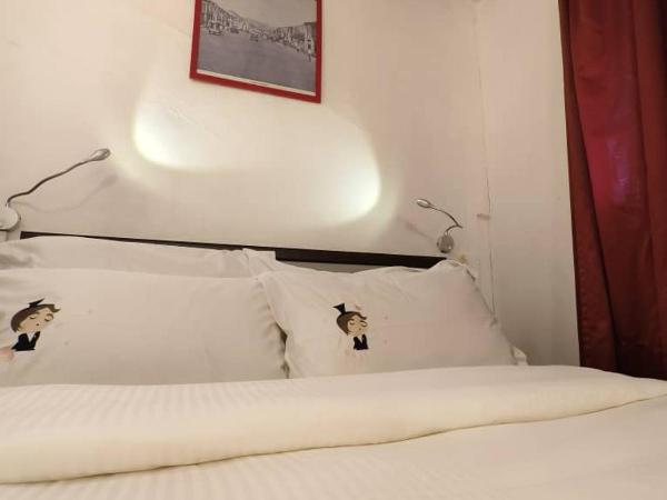 Red Inn Court : photo 2 de la chambre chambre double supérieure avec salle de bains privative