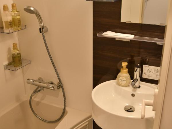 CRYSTAL & RESORT FUKUOKA : photo 4 de la chambre chambre double Économique avec petit lit double