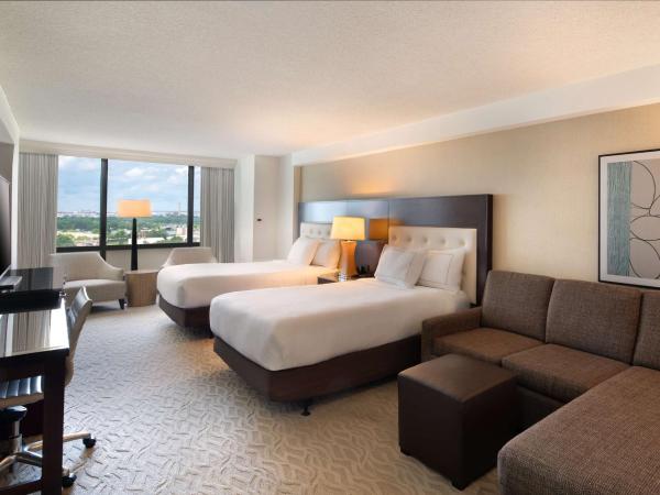 DoubleTree by Hilton Washington DC - Crystal City : photo 3 de la chambre chambre d'angle avec 2 lits doubles