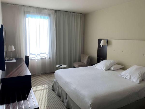 Mercure Aix-en-Provence La Duranne Gare TGV : photo 2 de la chambre chambre lit queen-size supérieure - vue sur jardin