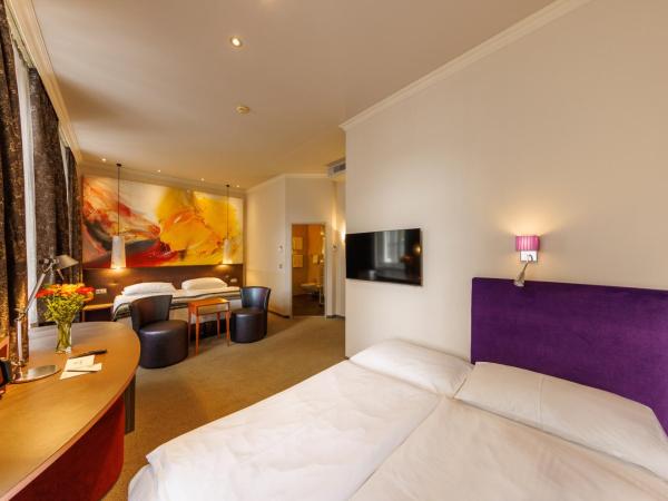 Der Wilhelmshof : photo 2 de la chambre chambre quadruple deluxe - vue sur rue