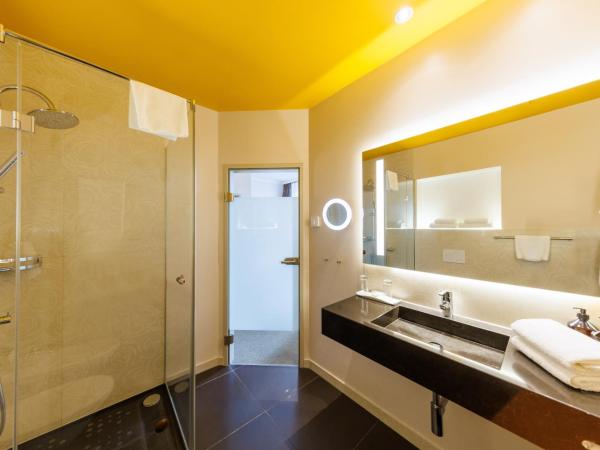 Der Wilhelmshof : photo 4 de la chambre chambre quadruple deluxe - vue sur rue