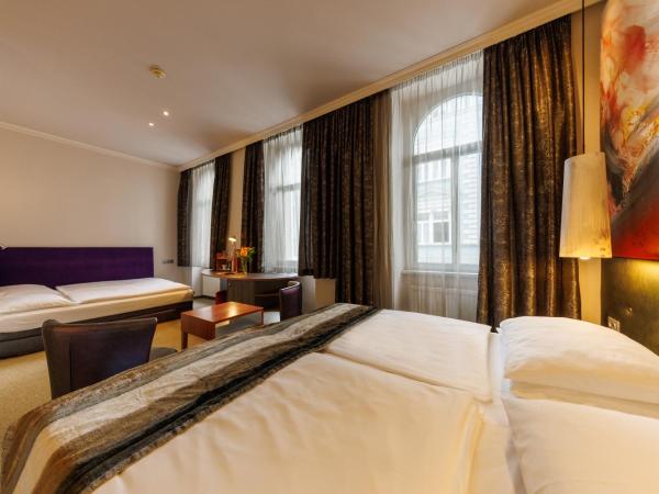 Der Wilhelmshof : photo 1 de la chambre chambre quadruple deluxe - vue sur rue
