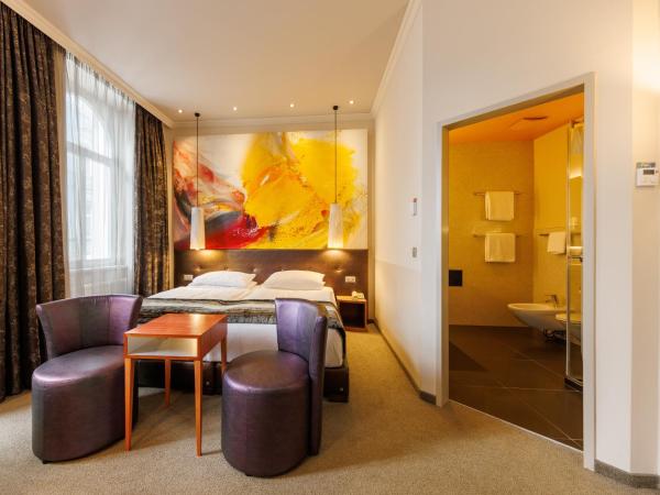 Der Wilhelmshof : photo 3 de la chambre chambre quadruple deluxe - vue sur rue