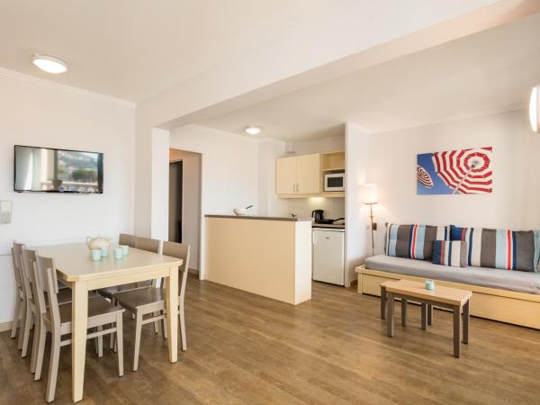 Résidence Pierre & Vacances l'Ange Gardien : photo 1 de la chambre two-bedroom apartment with air conditioning and terrace (7 people) - sea view