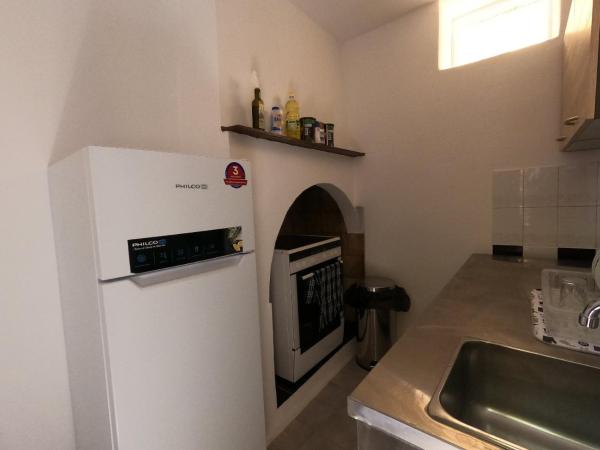 Rhodes Youth Hostel Adults only 18-40 : photo 3 de la chambre lit simple dans dortoir pour femmes