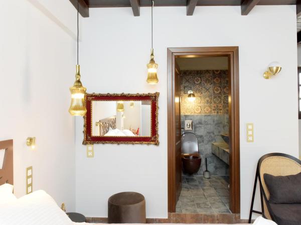 Elaia-Fos : photo 10 de la chambre suite deluxe avec lit king-size