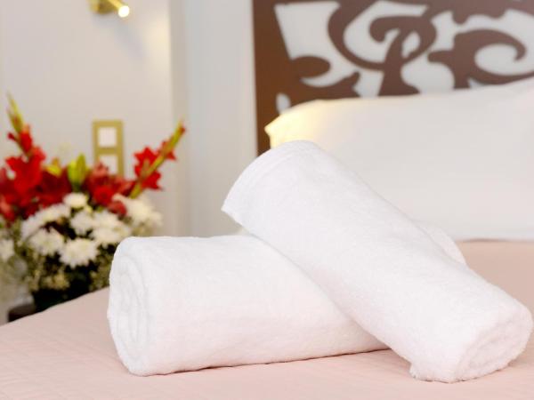 Elaia-Fos : photo 5 de la chambre suite deluxe avec lit king-size