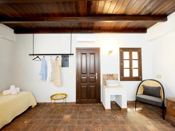 Elaia-Fos : photo 2 de la chambre suite deluxe avec lit king-size