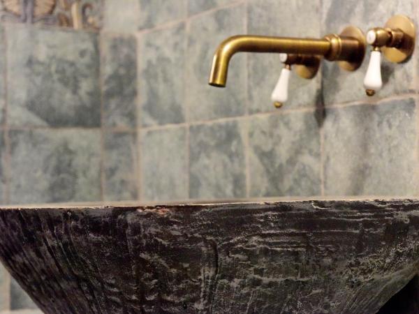 Elaia-Fos : photo 8 de la chambre suite deluxe avec lit king-size