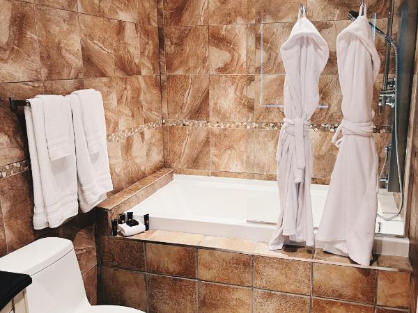 Hotel Kutuma : photo 1 de la chambre suite junior avec un lit king-size