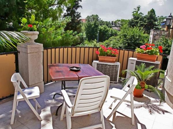 Kalmár Panzió : photo 1 de la chambre chambre double avec terrasse