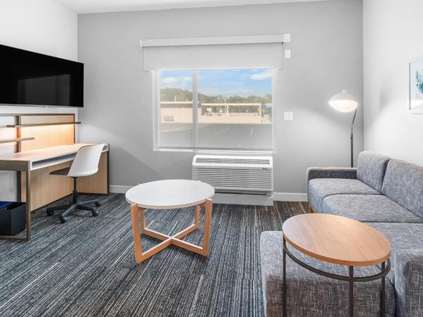 TownePlace Suites Jacksonville Airport : photo 2 de la chambre suite 1 chambre lit king-size avec canapé-lit