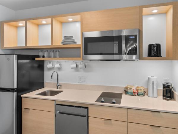 TownePlace Suites Jacksonville Airport : photo 6 de la chambre studio lit queen-size