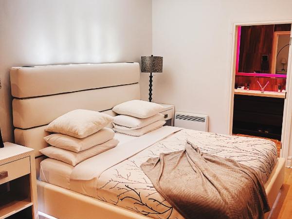 Hotel Kutuma : photo 4 de la chambre suite junior avec un lit king-size