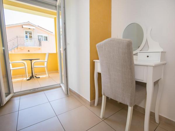 Villa Monsena : photo 5 de la chambre chambre double standard - vue sur mer