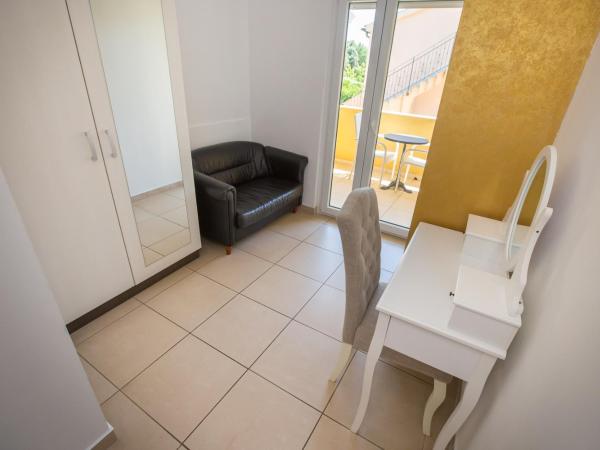 Villa Monsena : photo 6 de la chambre chambre double standard - vue sur mer