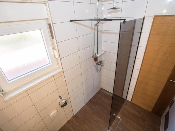 Villa Monsena : photo 10 de la chambre chambre double standard - vue sur mer