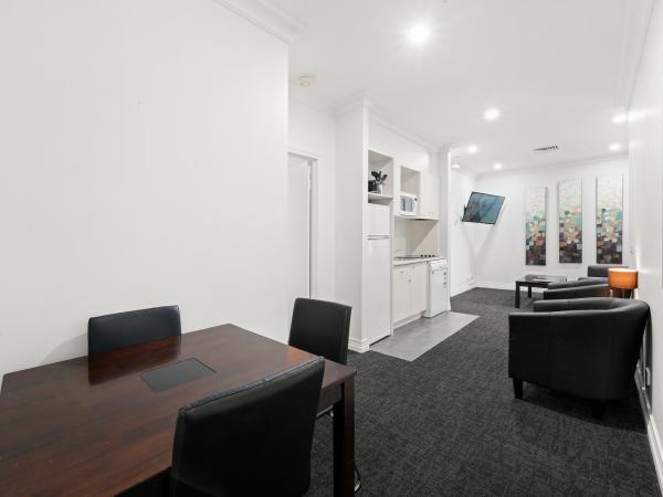 Comfort Hotel Melbourne Central : photo 5 de la chambre appartement 2 chambres de luxe