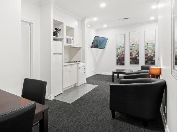 Comfort Hotel Melbourne Central : photo 4 de la chambre appartement 2 chambres de luxe