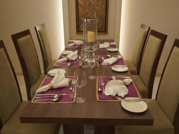 DoubleTree by Hilton Agra : photo 6 de la chambre suite king 1 chambre avec vue sur piscine