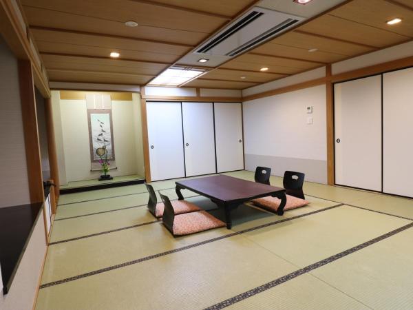 Ryokan Miyoshi : photo 7 de la chambre chambre de style japonais avec salle de bains privative