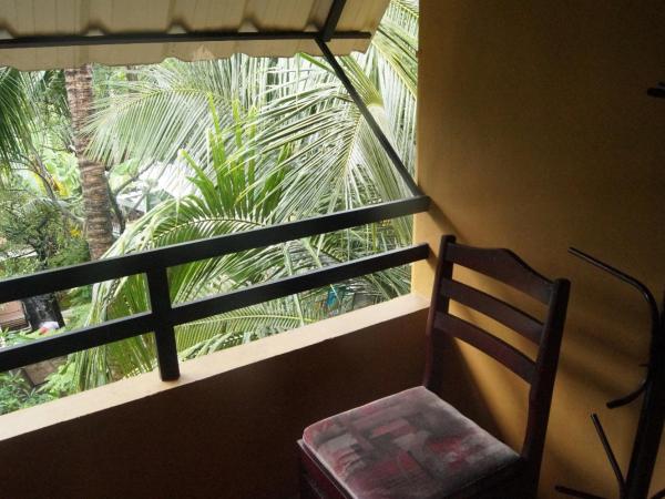 Prems Homestay : photo 5 de la chambre chambre double deluxe avec balcon