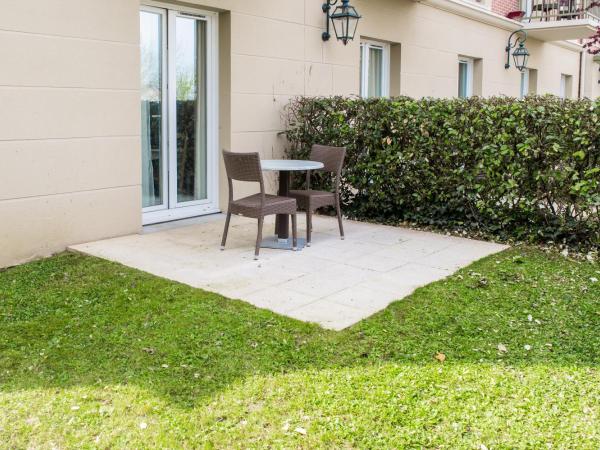 Tulip Inn Honfleur Residence & Spa : photo 6 de la chambre appartement avec terrasse